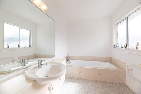 Photo of property in 13 Bluefin Way, West Harbour, Auckland, 0618