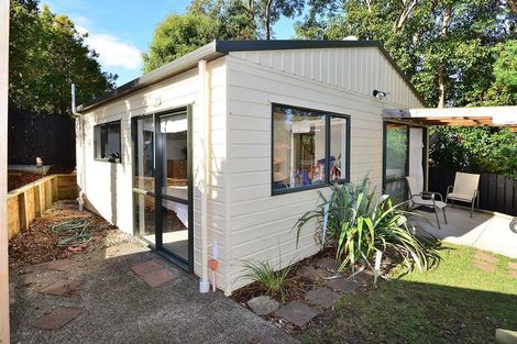 Photo of property in 11 Thalia Place, Totara Vale, Auckland, 0629