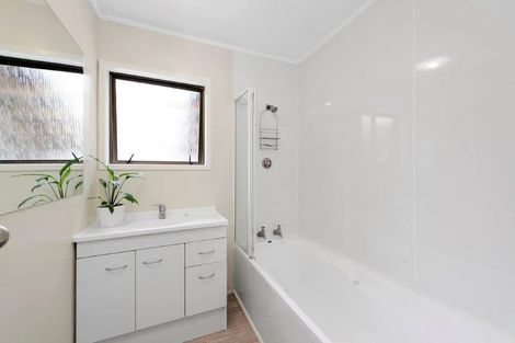 Photo of property in 24 Gloucester Road, Mount Maunganui, 3116