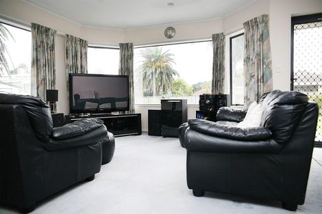 Photo of property in 1/45 Clevedon Road, Papakura, 2110