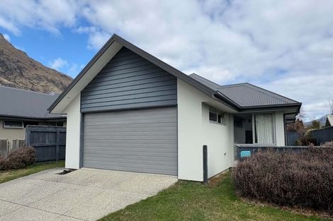Photo of property in 4 Judge And Jury Drive, Lake Hayes, Queenstown, 9304