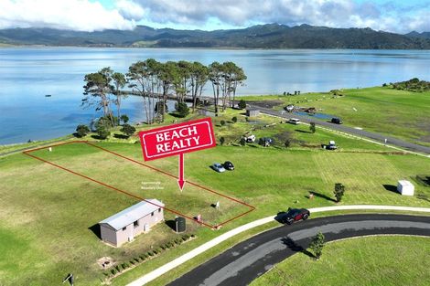 Photo of property in 10 Taniwha Place, Matarangi, 3592