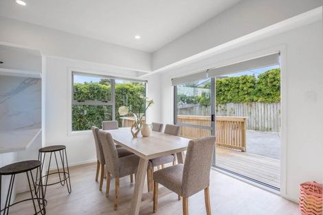 Photo of property in 1/11 Corunna Road, Milford, Auckland, 0620