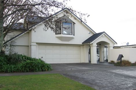Photo of property in 28 Clifton Terrace, Fitzherbert, Palmerston North, 4410