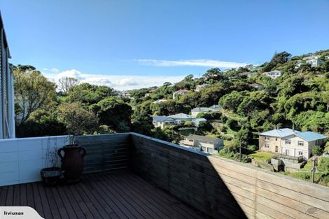 Photo of property in 31 Tiketike Way, Brooklyn, Wellington, 6021