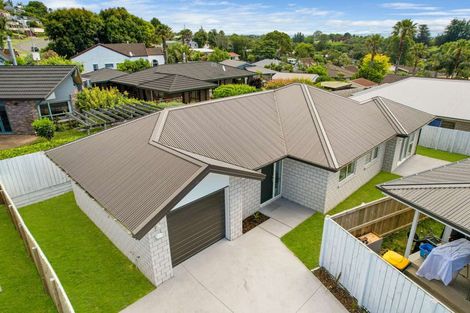 Photo of property in 8 Te Rehutai Rise, Welcome Bay, 3112