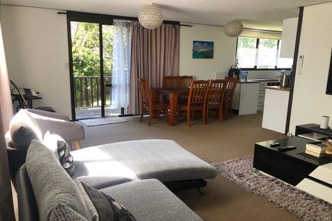 Photo of property in 2/5 Compass Place, Te Atatu Peninsula, Auckland, 0610
