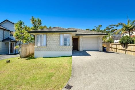 Photo of property in 2/15 Stoneleigh Court, Sunnynook, Auckland, 0632