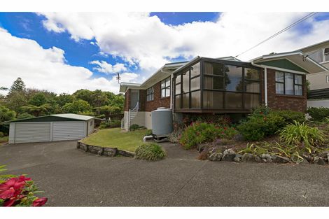 Photo of property in 23 Robert Burke Place, Henderson, Auckland, 0612