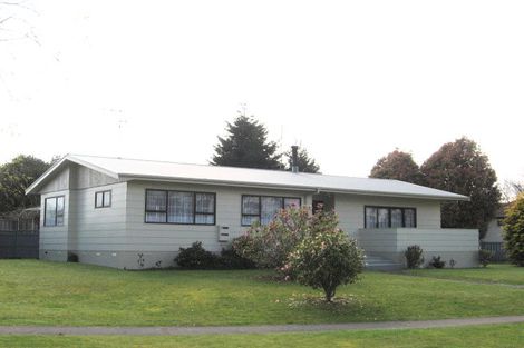 Photo of property in 4 Matthew Place, Kawaha Point, Rotorua, 3010