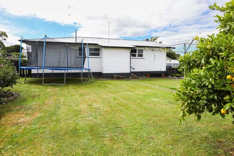 Photo of property in 15 Fox Street, Woodville, 4920