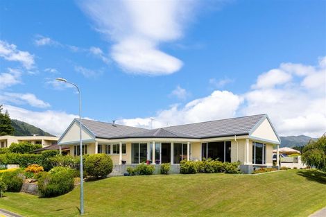 Photo of property in 8 Ranui Street, Waikawa, Picton, 7220