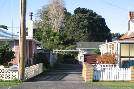 Photo of property in 177 Centreway Road, Orewa, 0931