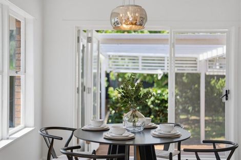 Photo of property in 1/35 Bradbury Road, Botany Downs, Auckland, 2010