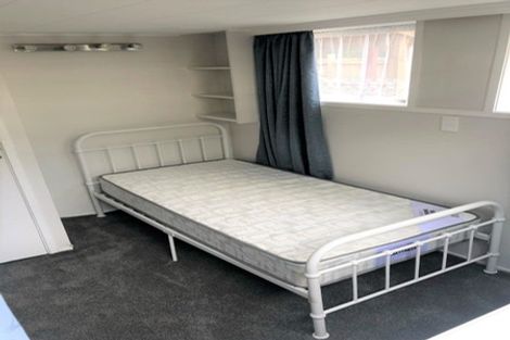 Photo of property in 10 Sylvan Crescent, Te Atatu South, Auckland, 0610