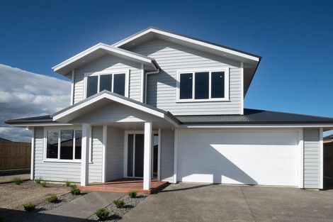 Photo of property in 44 Atlantic Drive, Fitzherbert, Palmerston North, 4410