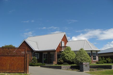 Photo of property in 2 Thornley Place, Woodend, 7610