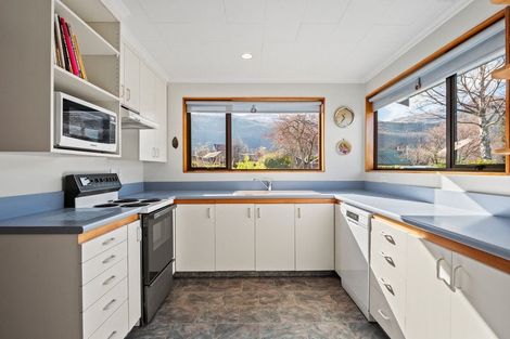 Photo of property in 42 Adamson Drive, Arrowtown, 9302