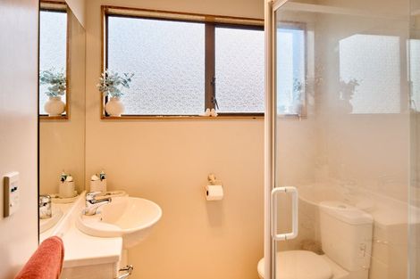 Photo of property in 16 Chestnut Grove, Maungaraki, Lower Hutt, 5010