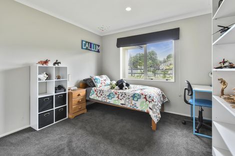 Photo of property in 1 Frank Knight Place, Waiuku, 2123