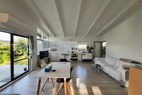 Photo of property in 2/1a Yeovil Road, Te Atatu Peninsula, Auckland, 0610