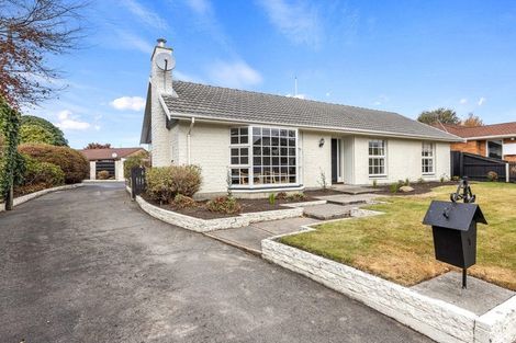 Photo of property in 7 Lombard Place, Avonhead, Christchurch, 8042