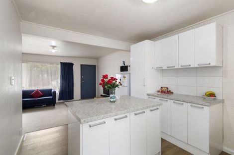 Photo of property in 2/12 Oxford, Tawa, Wellington, 5028