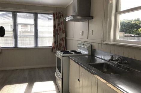 Photo of property in 113 Bowhill Road, New Brighton, Christchurch, 8083