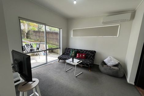 Photo of property in 8 Oreil Avenue, West Harbour, Auckland, 0618