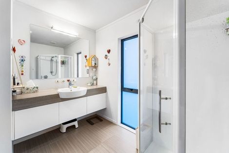 Photo of property in 120 Tiriwa Drive, Massey, Auckland, 0614