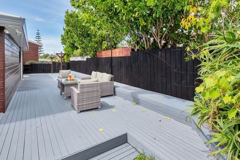 Photo of property in 2/22 Bronzewing Terrace, Unsworth Heights, Auckland, 0632