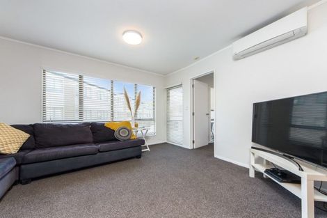 Photo of property in The Haven, 29/120 Beach Haven Road, Beach Haven, Auckland, 0626