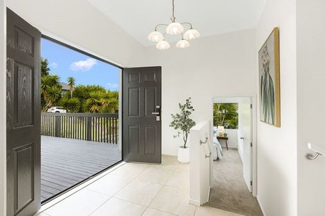 Photo of property in 48 Rising Parade, Fairview Heights, Auckland, 0632