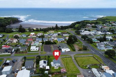 Photo of property in 39 Domett Street, Opunake, 4616