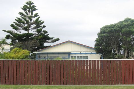 Photo of property in 55 Marine Parade, Paraparaumu Beach, Paraparaumu, 5032