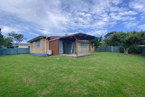 Photo of property in 2/15 Ballater Place, Highland Park, Auckland, 2010