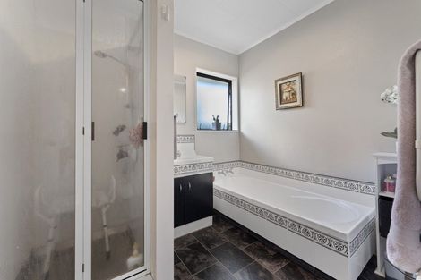 Photo of property in 35 Rewa Street, Takaro, Palmerston North, 4412