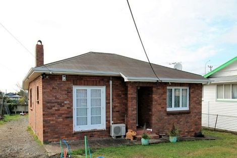 Photo of property in 4 Fruitvale Road, New Lynn, Auckland, 0600