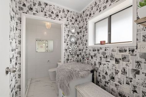 Photo of property in 3/28 William Bond Street, Stanley Point, Auckland, 0624