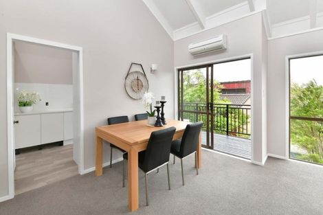 Photo of property in 2/18 Wernham Place, Northcote, Auckland, 0626