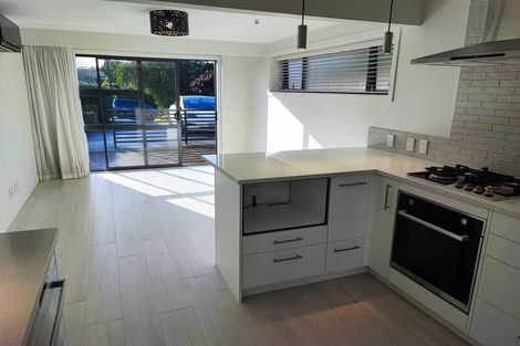 Photo of property in 12 Meadowvale Avenue, Forrest Hill, Auckland, 0620