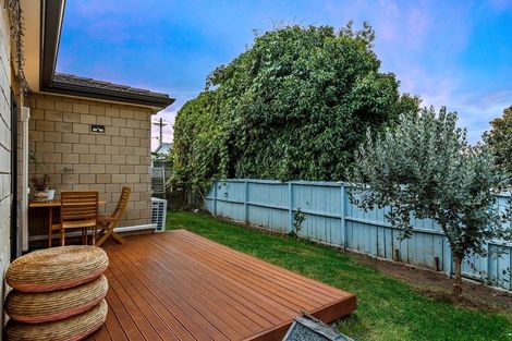 Photo of property in 18a Airdrie Road, Ranui, Auckland, 0612