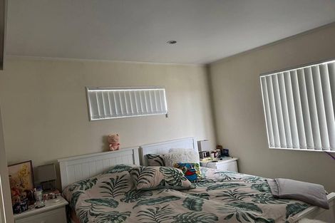 Photo of property in 357 Glenfield Road, Glenfield, Auckland, 0629