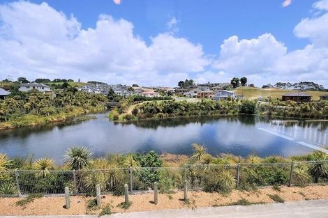 Photo of property in 16 Sohlue Place, Oteha, Auckland, 0632