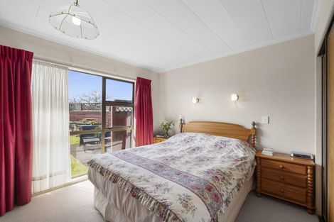 Photo of property in 1 Hunter Place, Merrilands, New Plymouth, 4312