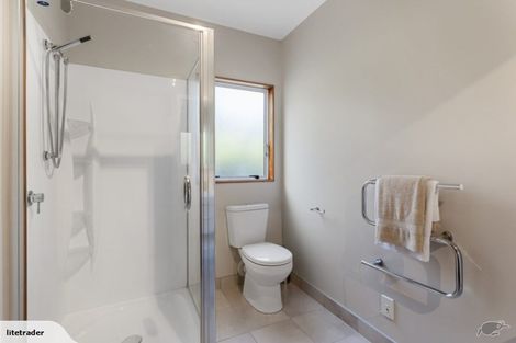 Photo of property in 6 Chedworth Drive, Glenfield, Auckland, 0629