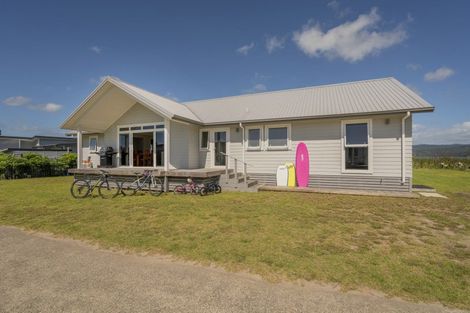 Photo of property in 165 Kelly Jade Avenue, Matarangi, Whitianga, 3592