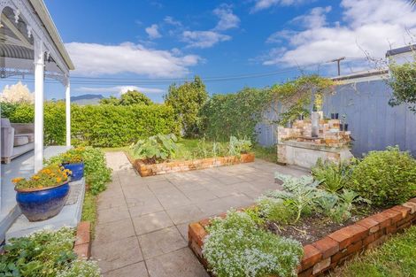 Photo of property in 2 Smith Street, Raglan, 3225