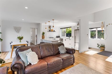 Photo of property in 31 Cockle Bay Road, Cockle Bay, Auckland, 2014