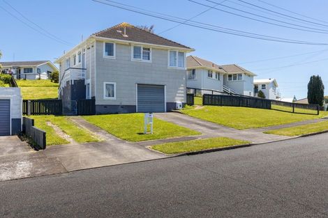 Photo of property in 33 Banks Street, Marfell, New Plymouth, 4310